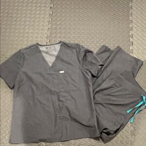 Figs graphite catarina one pocket top with Livingston pants Both size XL